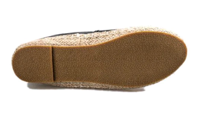 Chic Matte Fisherman Flats