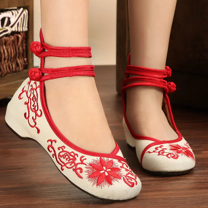 Beijing Embroidered Comfort Shoes