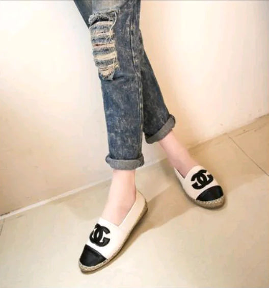 Chic Matte Fisherman Flats
