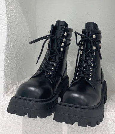 Chic Martin Mid-Heel Lace-Up Boots