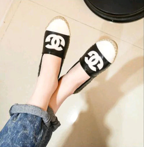 Chic Matte Fisherman Flats