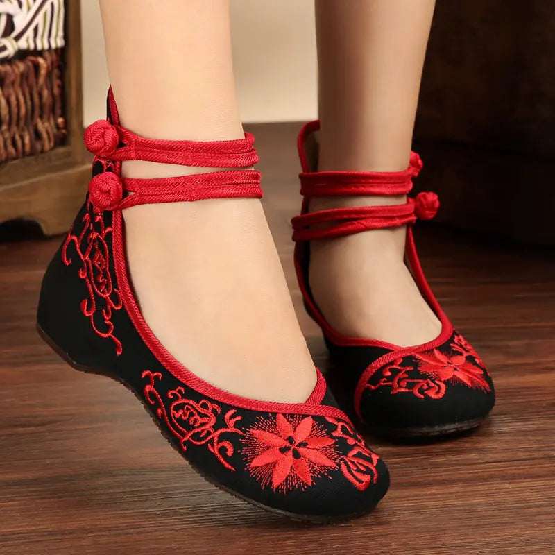 Beijing Embroidered Comfort Shoes